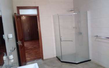 2 Bed Apartment with En Suite in Rhapta Road