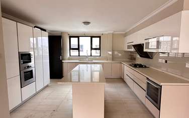 4 Bed Apartment with En Suite in Riverside