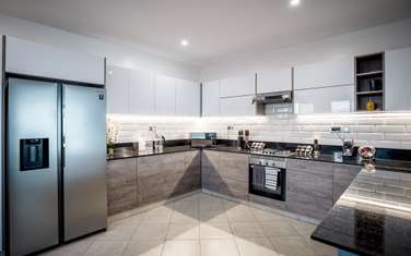 Furnished 2 Bed Apartment with En Suite in Brookside