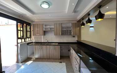 5 Bed Townhouse with En Suite at Kamakis