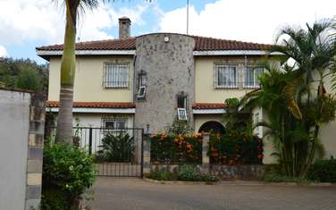 4 Bed Townhouse with En Suite at Palm Spring Gardens