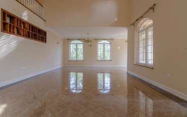 5 Bed House with En Suite in Karen Hardy