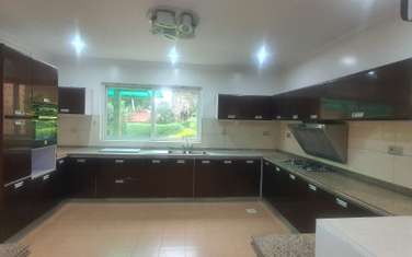 4 Bed Townhouse with En Suite at Riverside Drive