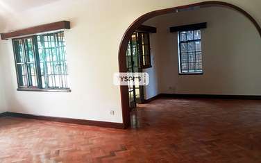 4 Bed Villa with En Suite in Spring Valley