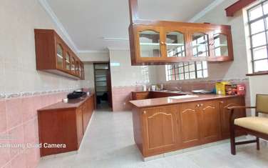 4 Bed House with Swimming Pool in Spring Valley