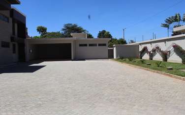 5 Bed House with Garage in Runda