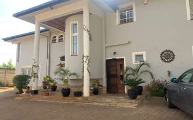 5 Bed House with Swimming Pool in Nyari