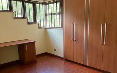 4 Bed Villa with En Suite in Ridgeways