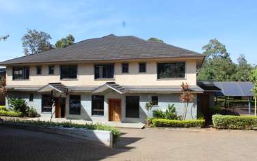 8 Bed House with Swimming Pool in Hill View