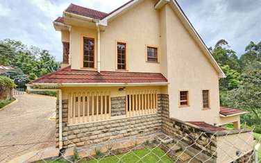 4 Bed House with En Suite in Rosslyn