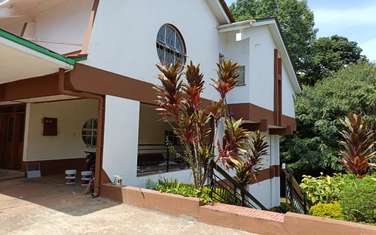 5 Bed Villa with En Suite at Runda
