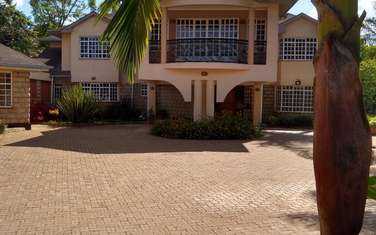 5 Bed Villa with En Suite in Runda