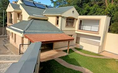 3 Bed House with Swimming Pool in Brookside