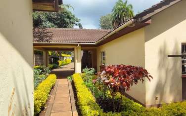 4 Bed House with En Suite in Mountain View