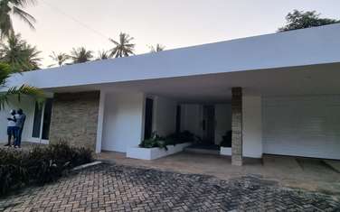 3 Bed Villa with Swimming Pool at Aloo Drive