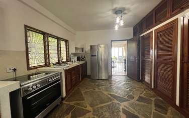 5 Bed House with En Suite at Casuarina