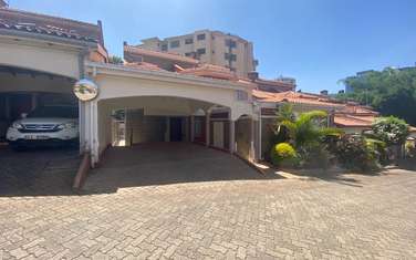 5 Bed Townhouse with Swimming Pool in Riverside