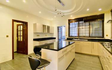 4 Bed Apartment with En Suite in General Mathenge