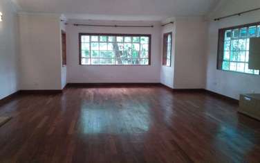 5 Bed Villa with En Suite in Runda