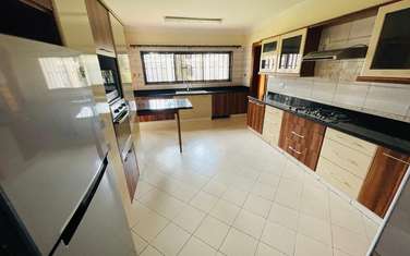 4 Bed Townhouse with En Suite in Ridgeways
