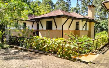 5 Bed House with En Suite in Rosslyn