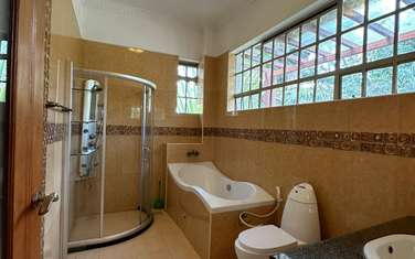 6 Bed House with En Suite in Nyari