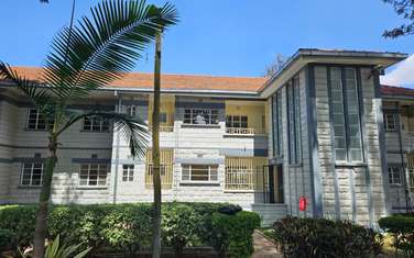 2 Bed Apartment with Garden in Ridgeways