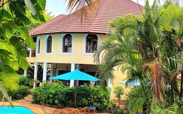 6 Bed Villa with En Suite in Diani