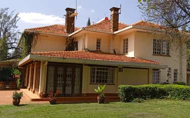 5 Bed House with En Suite at Marula Lane