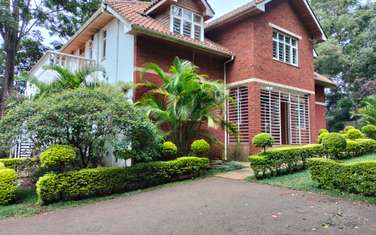 5 Bed House with En Suite at Rosslyn Lone Tree