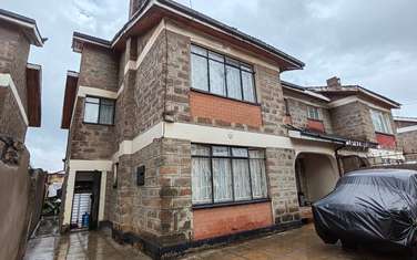 4 Bed Townhouse with En Suite at Near Boma Hotel