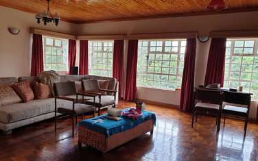 4 Bed House with En Suite in Rosslyn