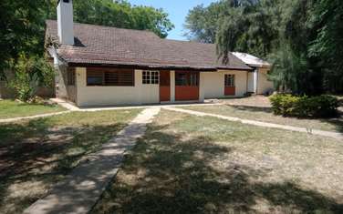 400 ft² Commercial Property with Service Charge Included at Othaya Road