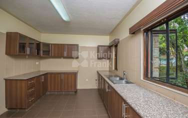 4 Bed Apartment with Swimming Pool in Riverside