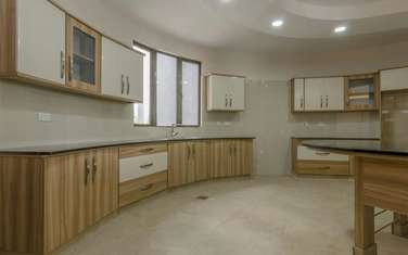 4 bedroom apartment for rent in General Mathenge
