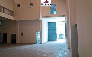6200 ft² warehouse for rent in Industrial Area