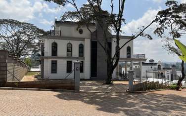 5 Bed House with En Suite in Loresho