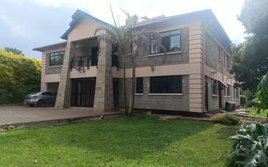 5 Bed House with En Suite in Runda