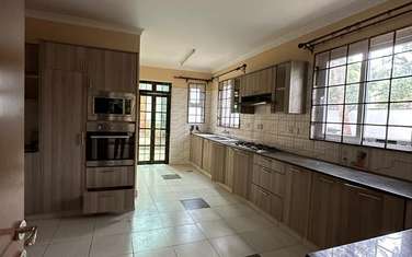 5 Bed Townhouse with En Suite in Lavington