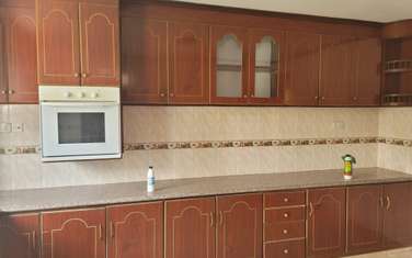 3 Bed Apartment with En Suite in Rhapta Road