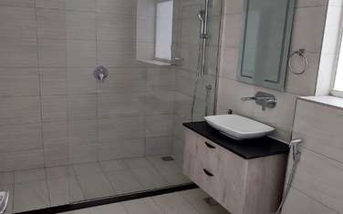2 Bed Apartment with En Suite in Rhapta Road