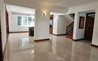 6 Bed House with En Suite at Rosslyn