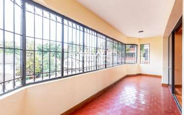 3 Bed Apartment with En Suite in Brookside