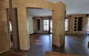 5 Bed House with En Suite in Lake View