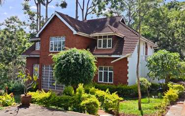 5 Bed House with En Suite at Roselyne
