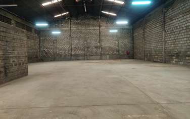 7,500 ft² Warehouse with Parking in Industrial Area