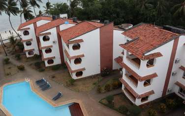 10 Bed Villa with Aircon at Nyali