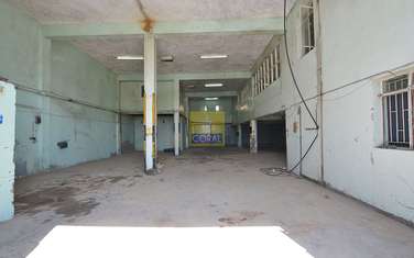 11,500 ft² Warehouse with Parking at N/A