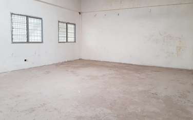 0.9882 ft² Warehouse with Parking in Industrial Area