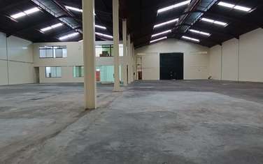 18,000 ft² Warehouse with Parking in Ruaraka